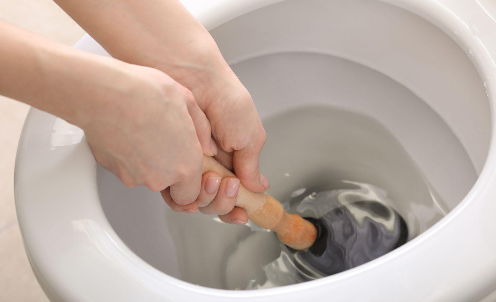 Comment déboucher des toilettes avec du bicarbonate de soude ?