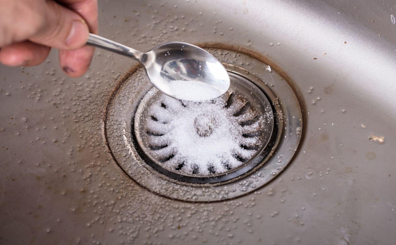 4 astuces pour nettoyer des canalisations bouchées