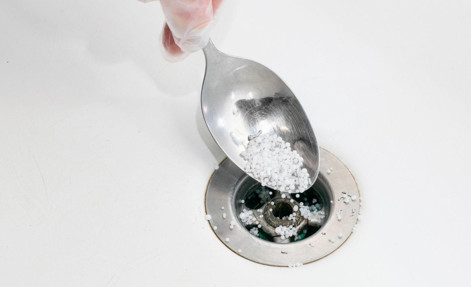 Déboucheur acide pour canalisations en plomb ou PVC gris